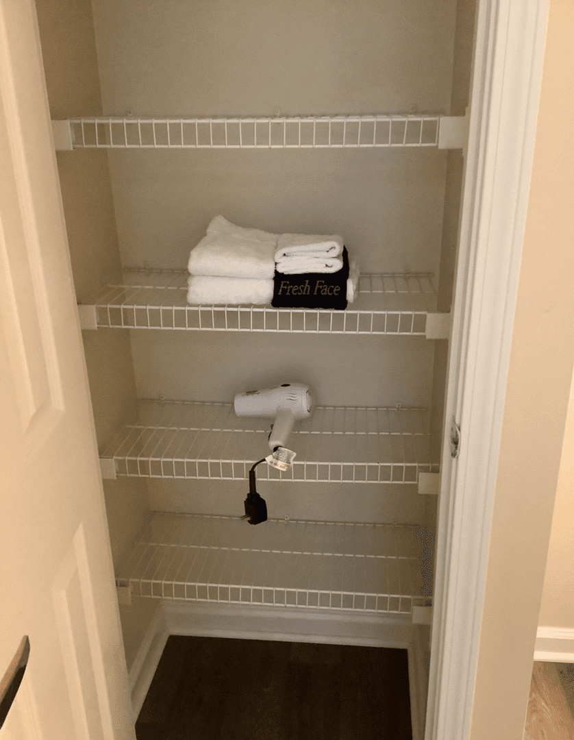 Hickory Apartment: 2101 21st SE