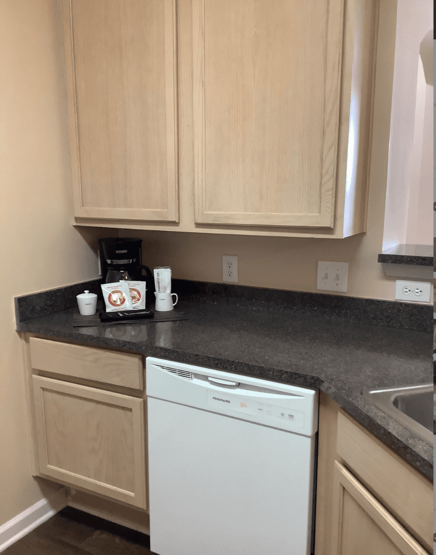 Hickory Apartment: 2101 21st SE
