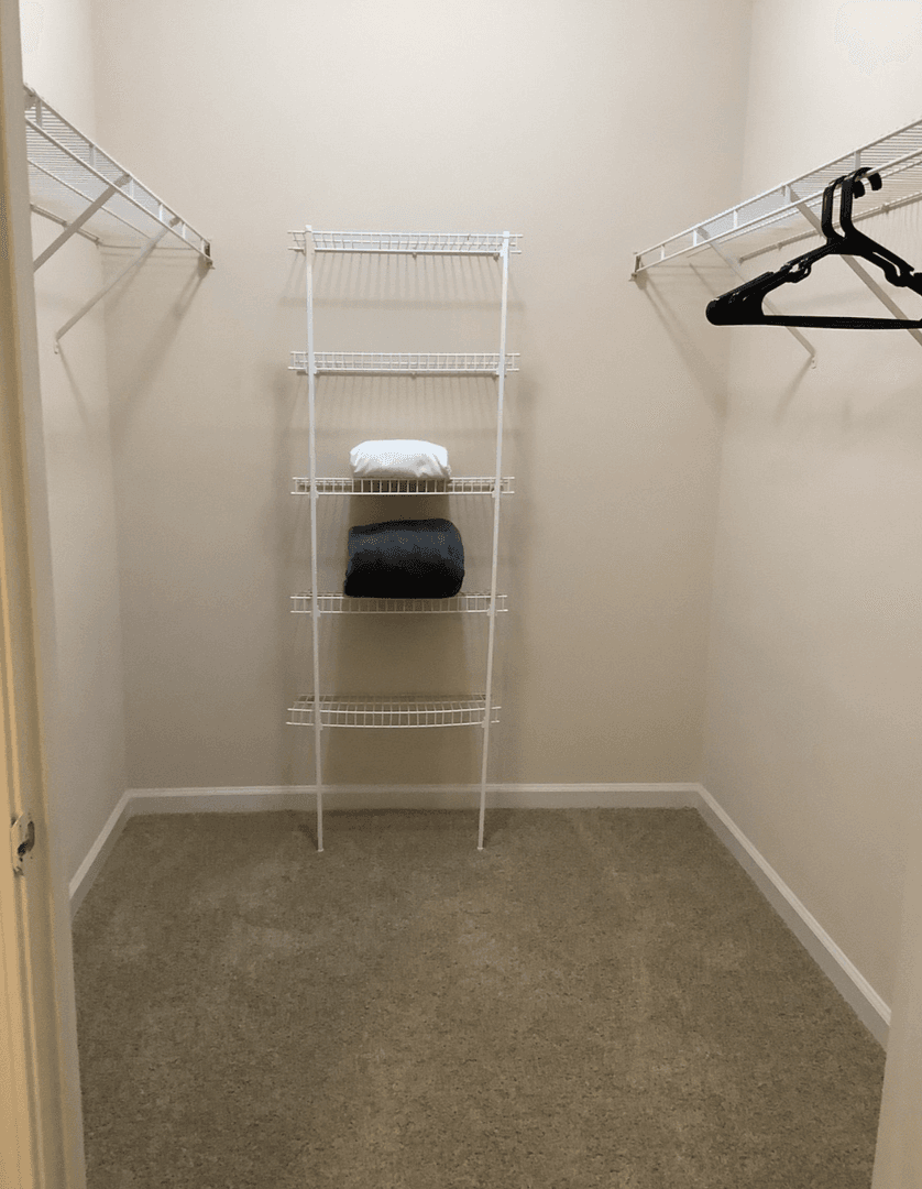 Hickory Apartment: 2101 21st SE