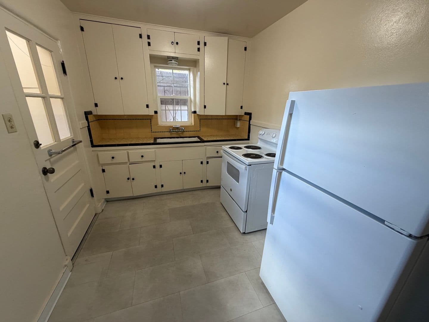 Abq Apartment: 1100-1106 Gold Ave. SW