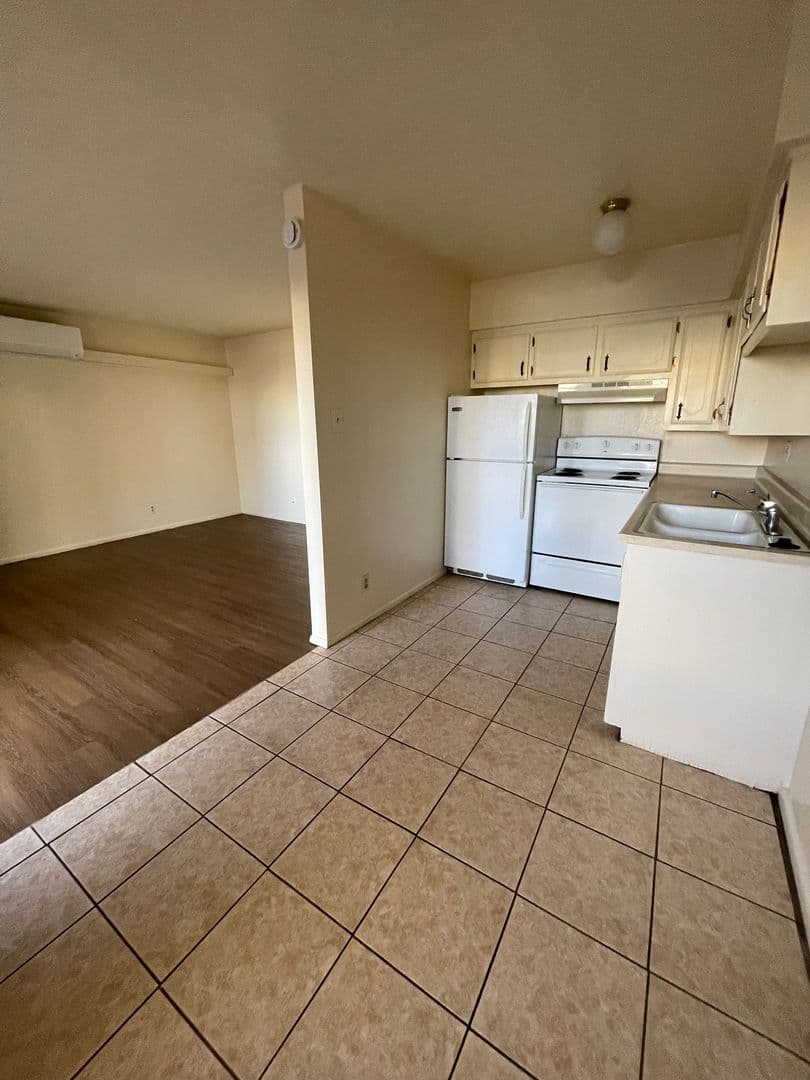 Albuquerque Apartment: 1400 Virginia St. NE