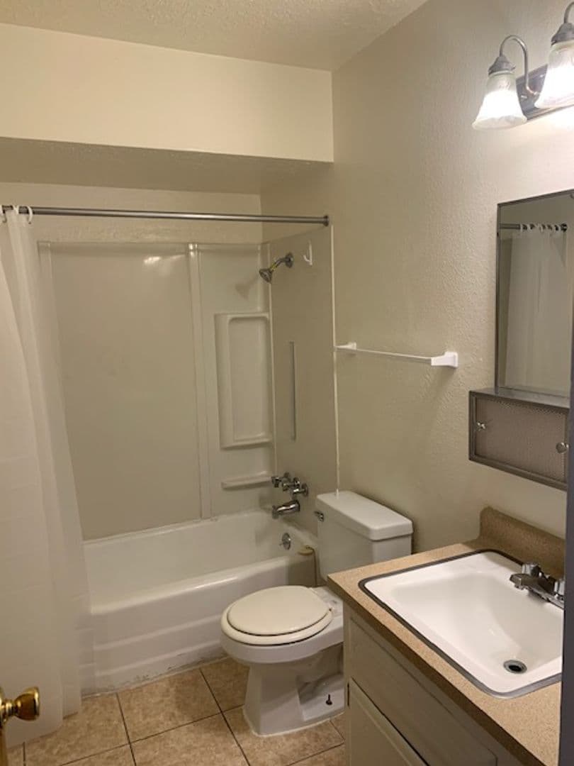 Albuquerque Apartment: 1400 Virginia St. NE