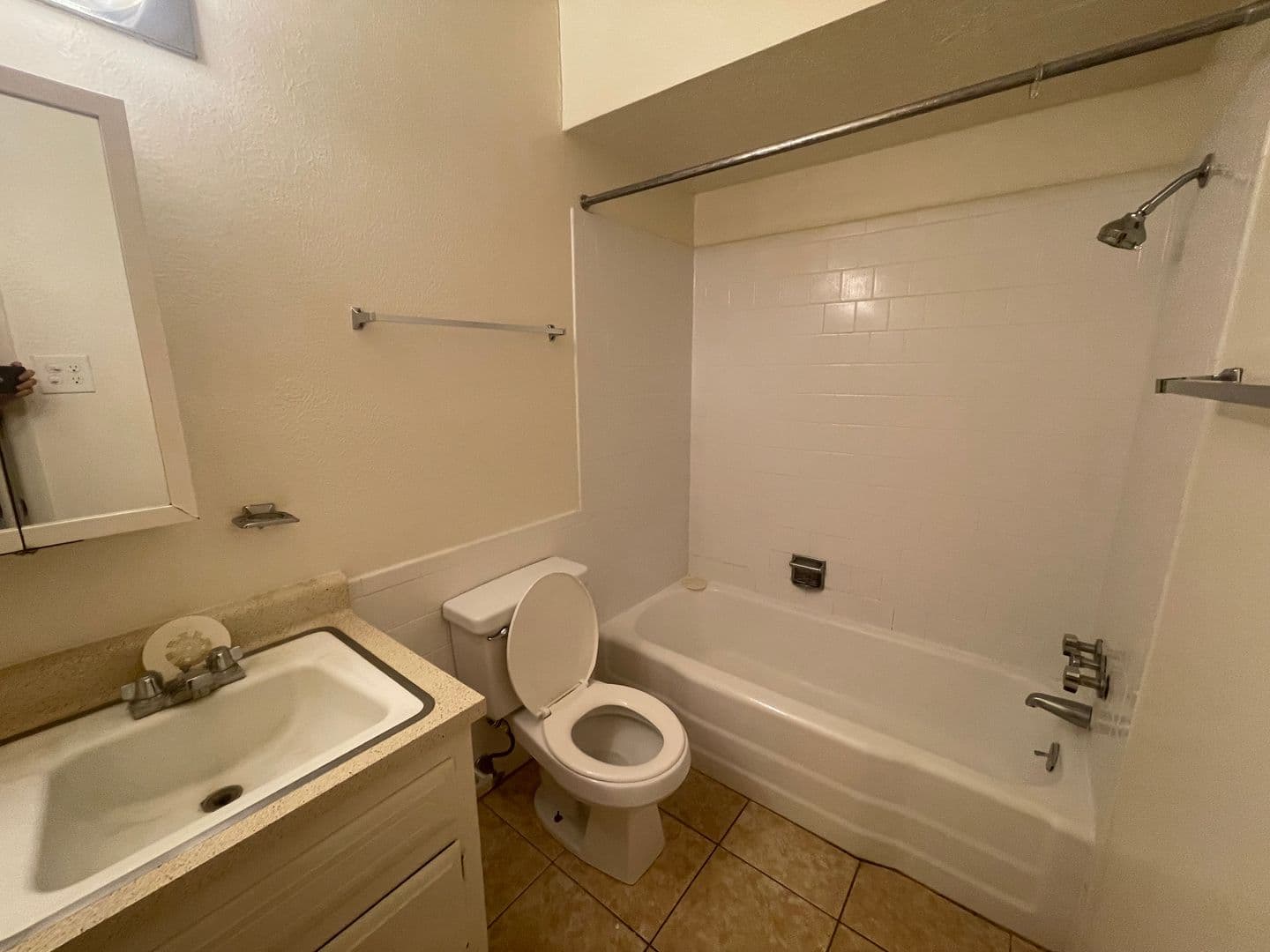 Albuquerque Apartment: 1400 Virginia St. NE