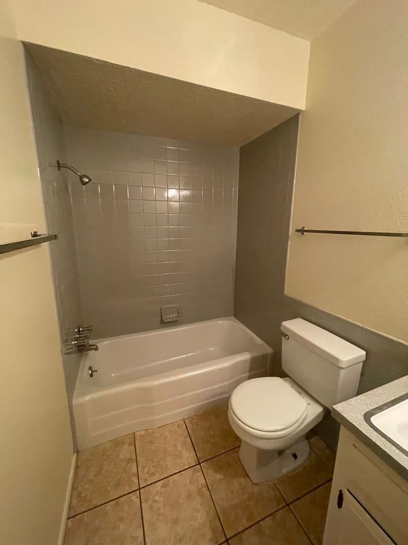 Albuquerque Apartment: 1400 Virginia St. NE