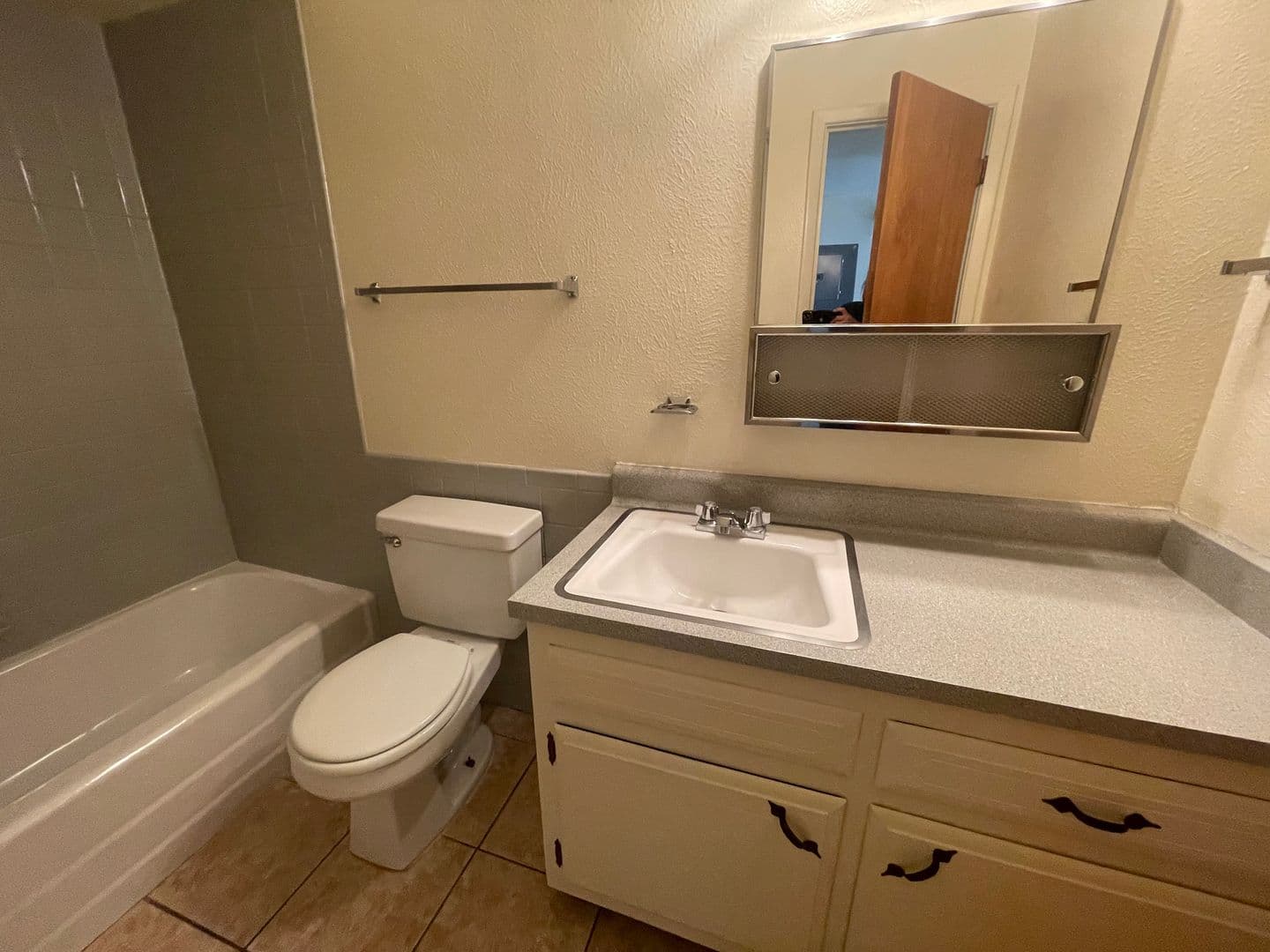 Albuquerque Apartment: 1400 Virginia St. NE