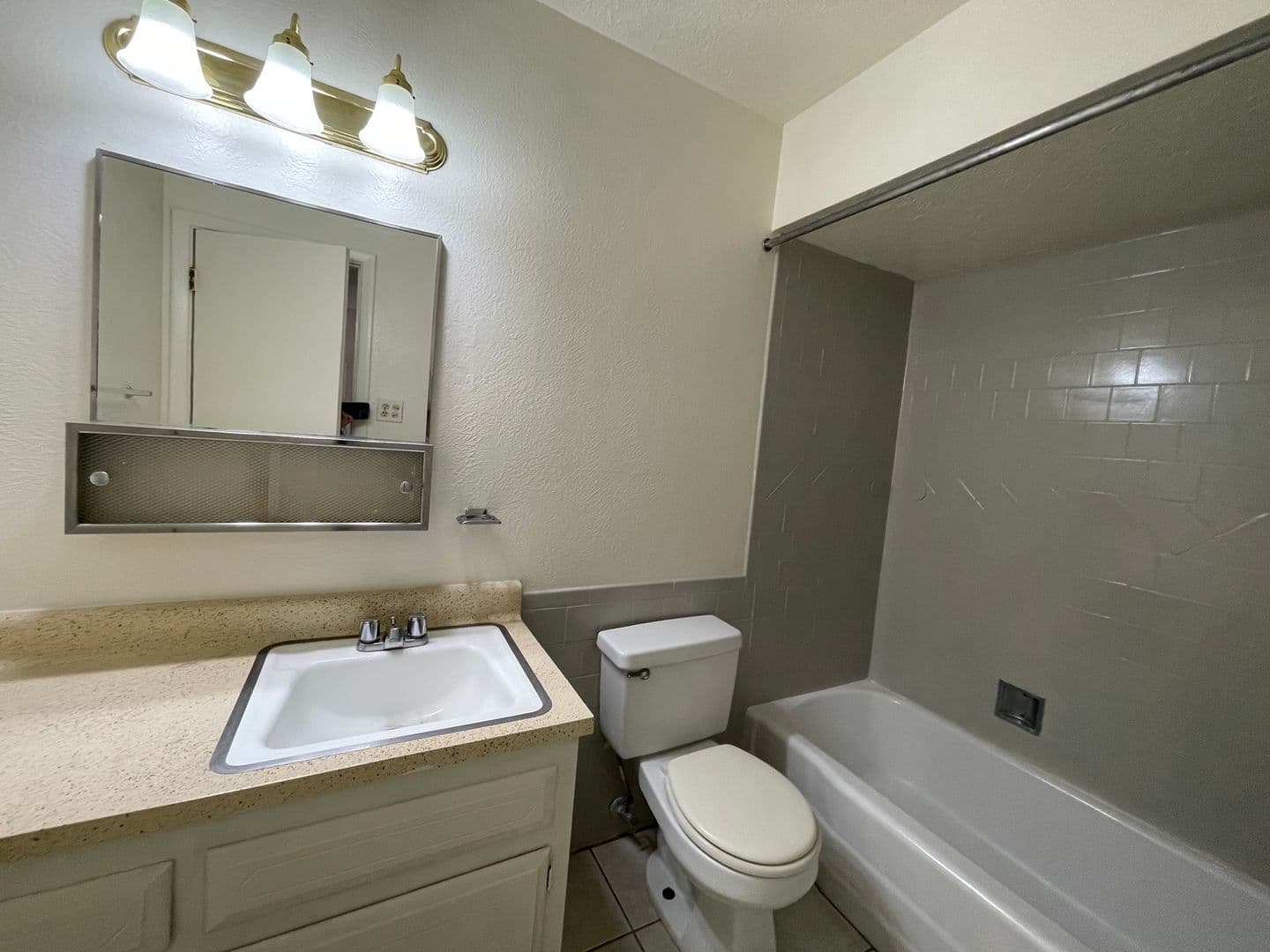 Albuquerque Apartment: 1400 Virginia St. NE