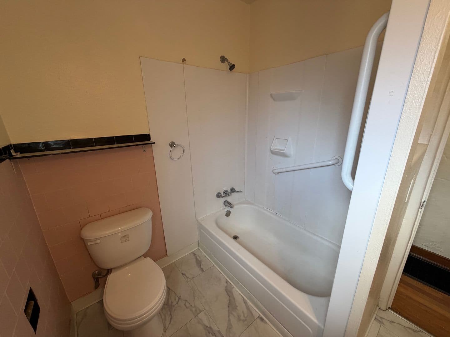 Abq Apartment: 1100-1106 Gold Ave. SW