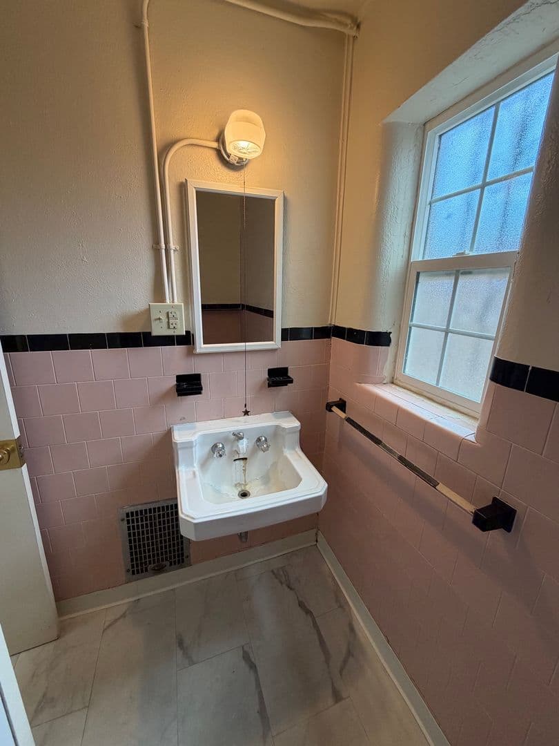 Abq Apartment: 1100-1106 Gold Ave. SW