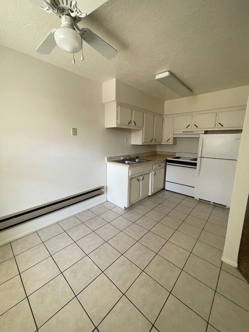 Albuquerque Apartment: 1400 Virginia St. NE