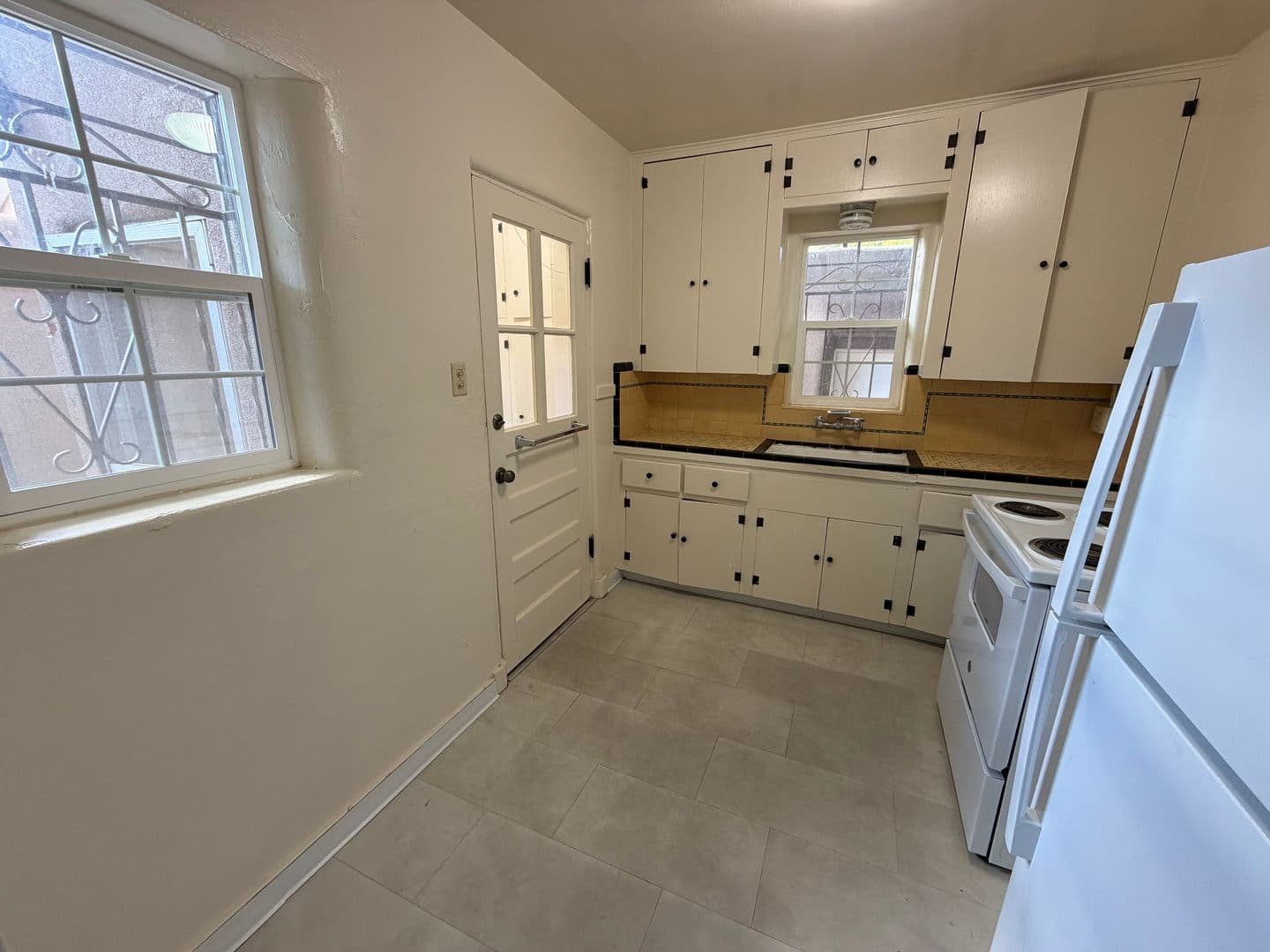 Abq Apartment: 1100-1106 Gold Ave. SW