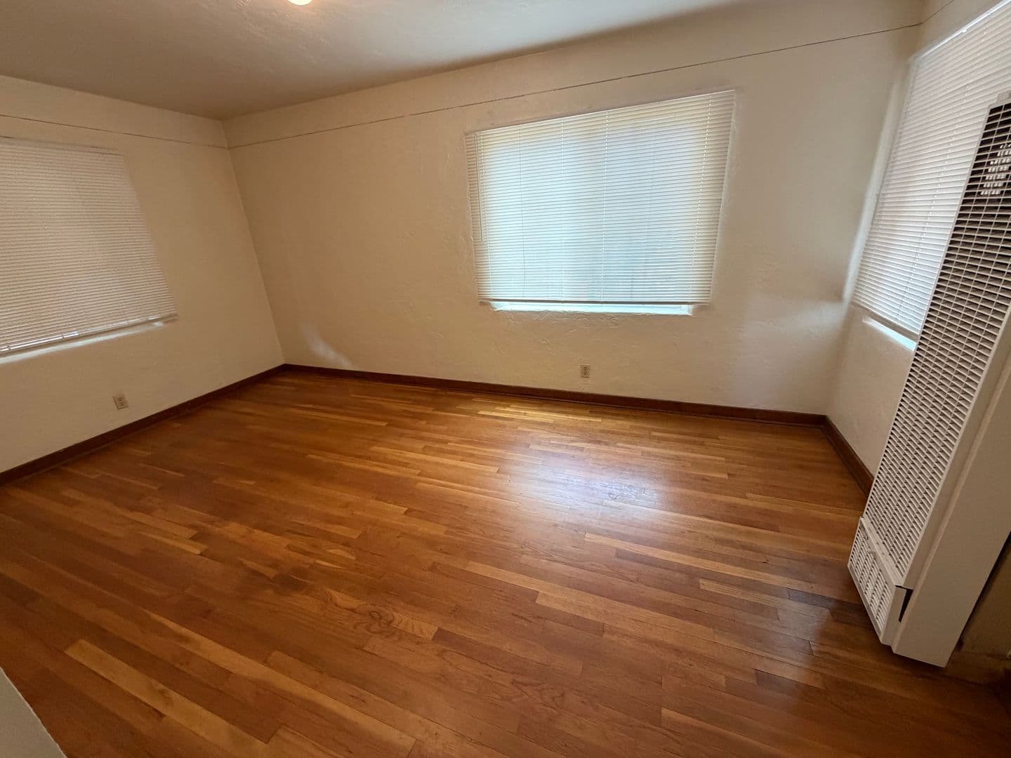 Abq Apartment: 1100-1106 Gold Ave. SW