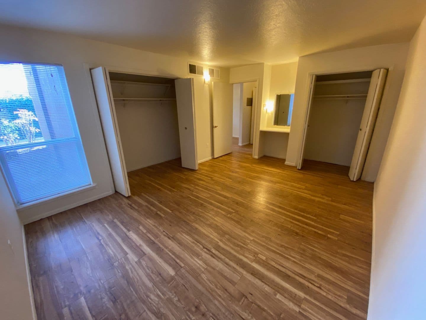 Abq Apartment: 124 Harvard Dr. SE