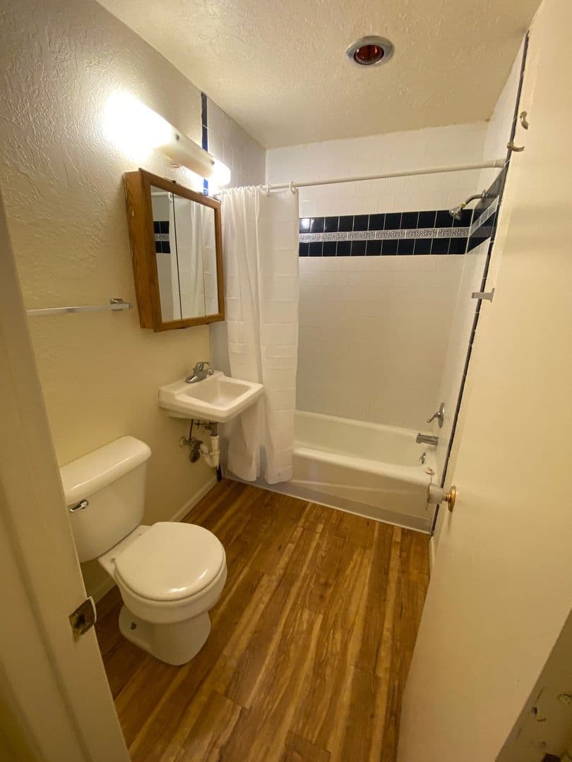 Abq Apartment: 124 Harvard Dr. SE