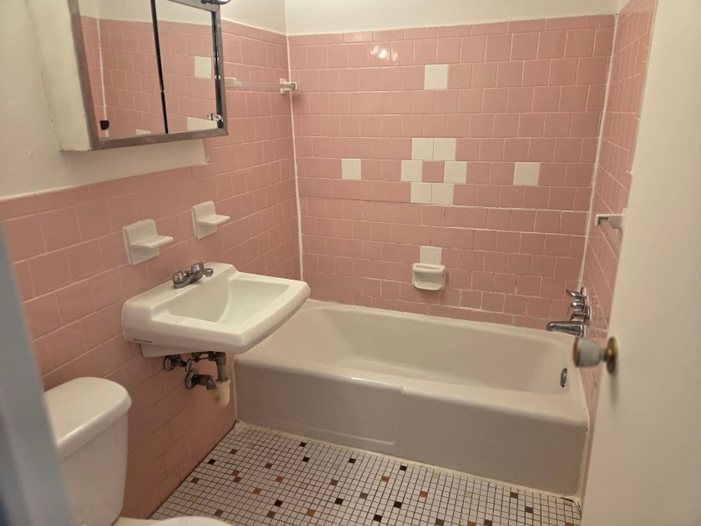 Arlington Apartment: 1530 N. 12th Street