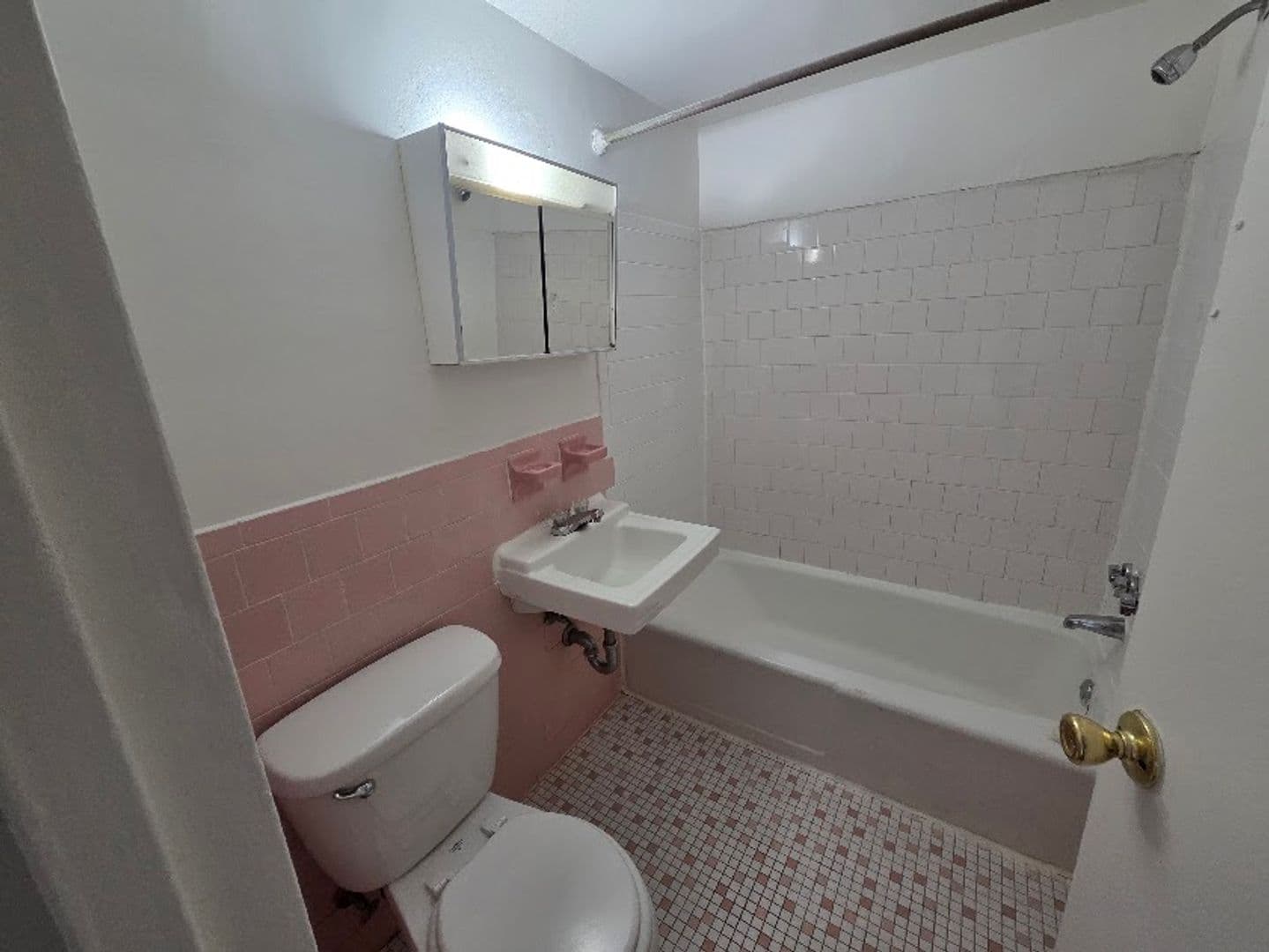 Arlington Apartment: 1220 North Pierce Street