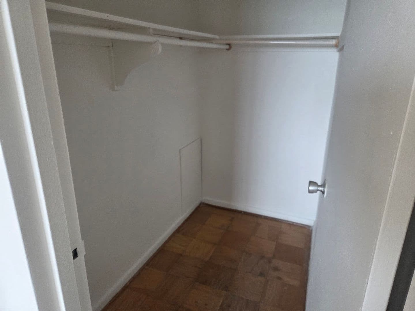 Arlington Apartment: 1215 North Fort Myer Drive