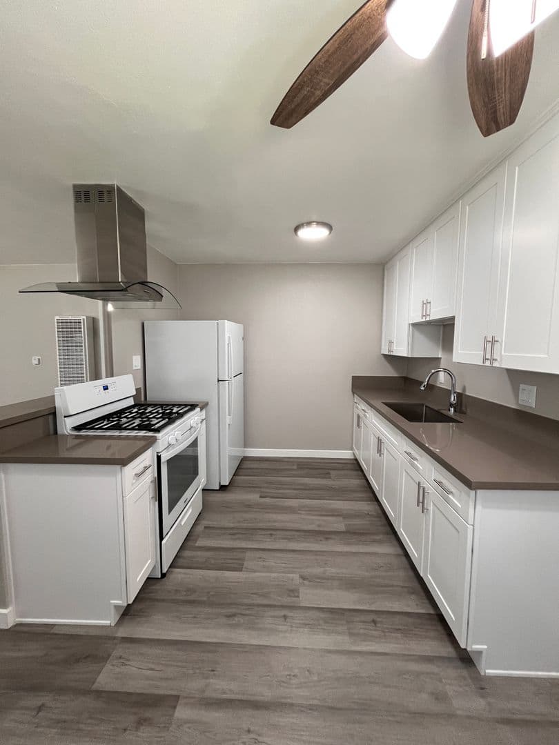 GARDENA Apartment: 14517 S VERMONT AVE
