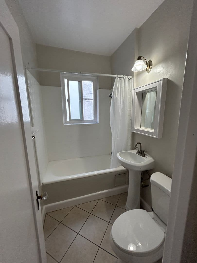 LONG BEACH Apartment: 328 ELM AVE