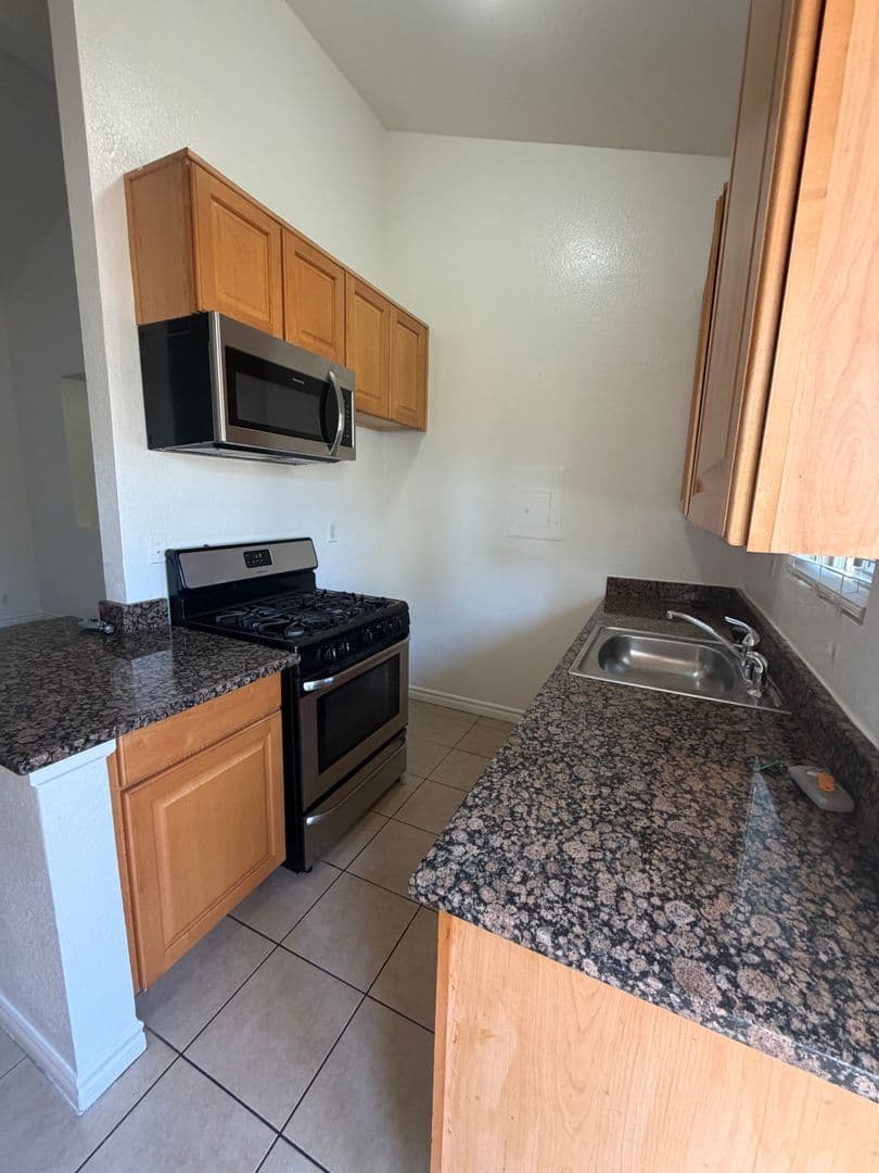 LONG BEACH Apartment: 758 ROSE AVENUE