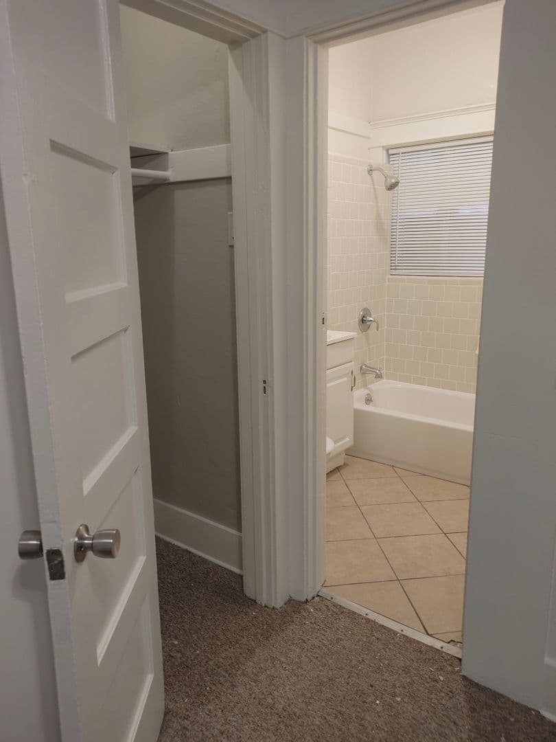 LONG BEACH Apartment: 135 W 5th ST