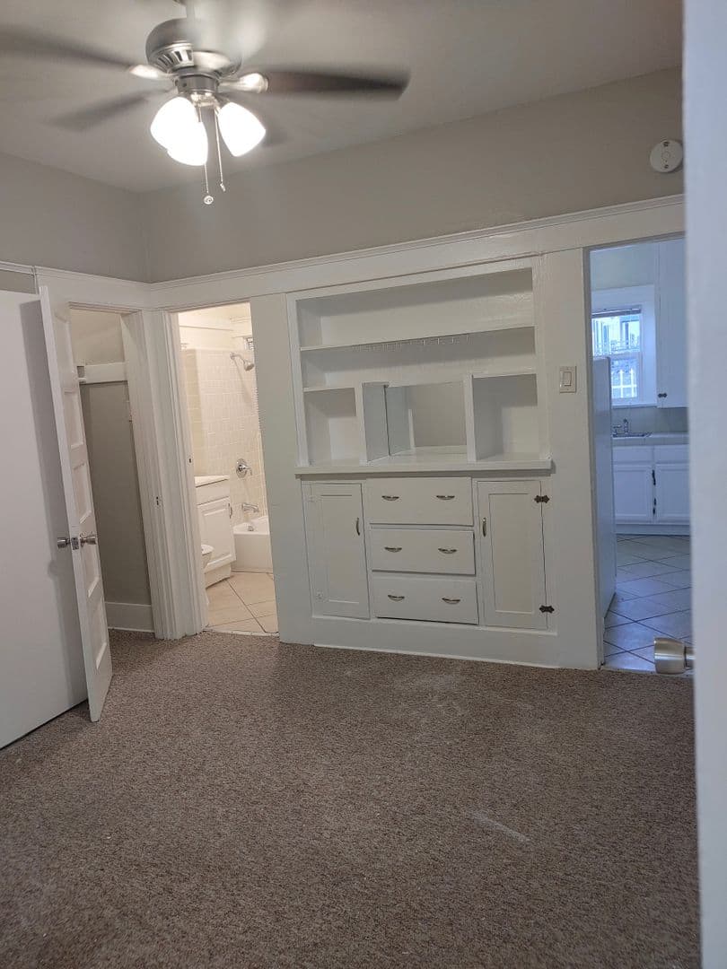 LONG BEACH Apartment: 135 W 5th ST