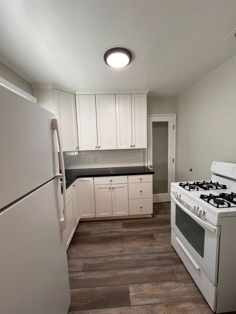 LONG BEACH Apartment: 1049 E CARSON ST