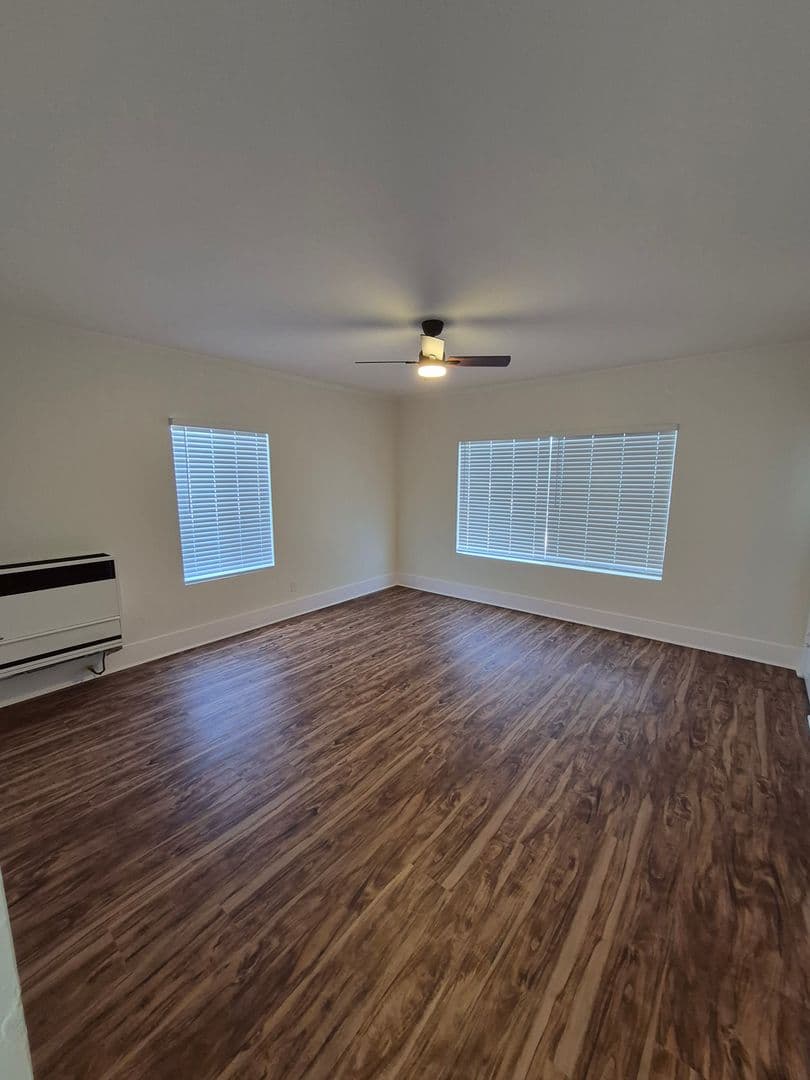 LONG BEACH Apartment: 1110-1118 E 7th ST