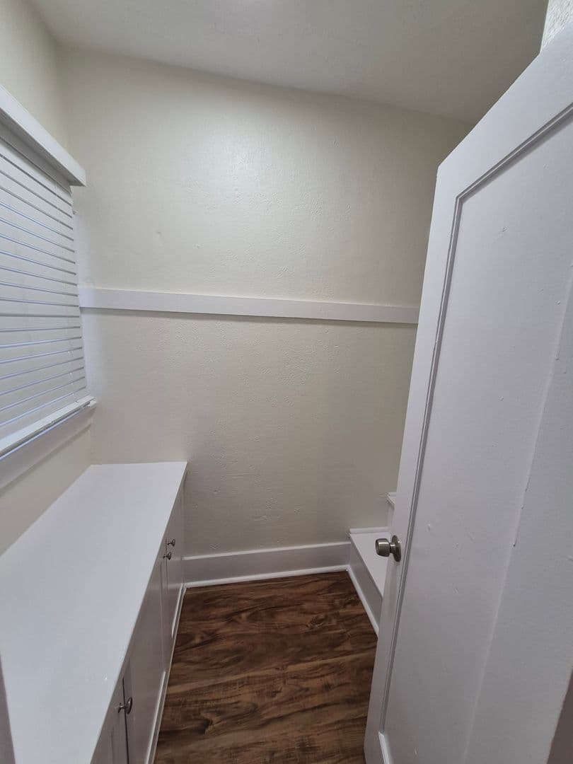 LONG BEACH Apartment: 1110-1118 E 7th ST