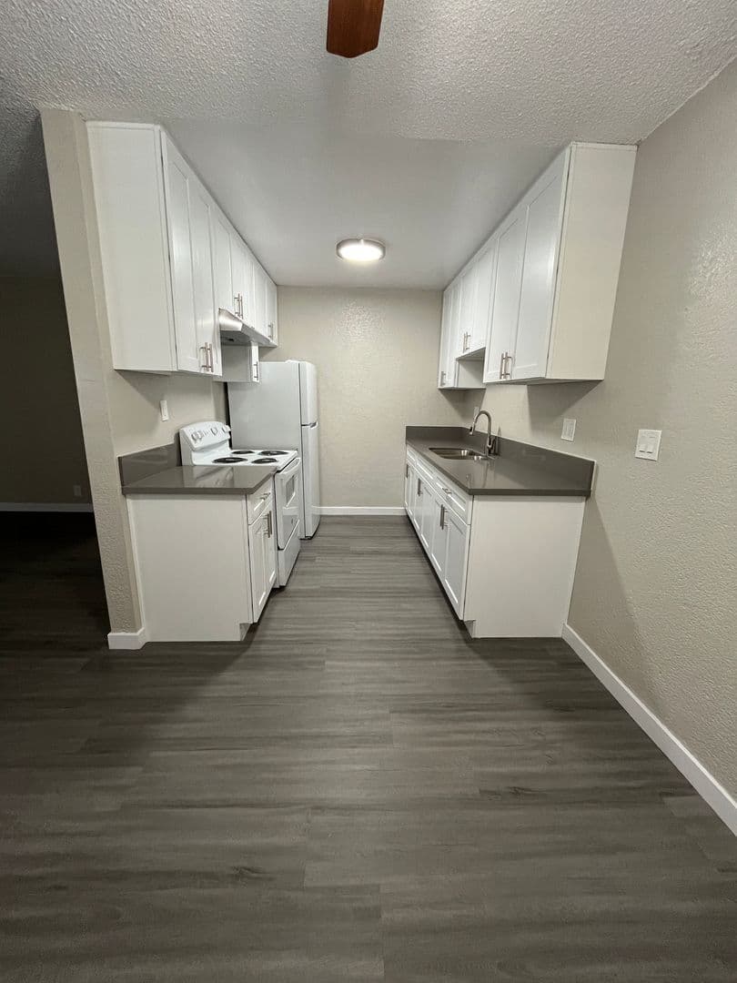 SEAL BEACH Apartment: 350 MARINA DR