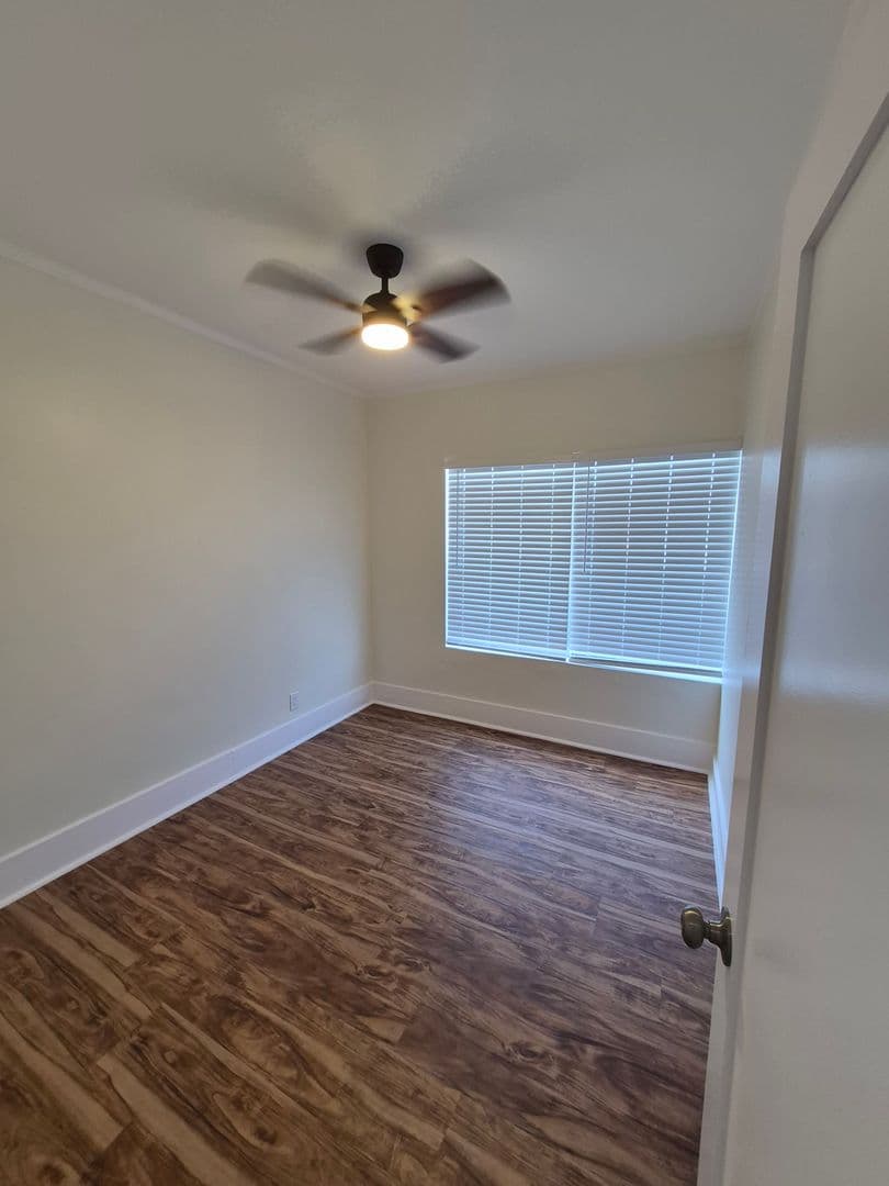 LONG BEACH Apartment: 1110-1118 E 7th ST