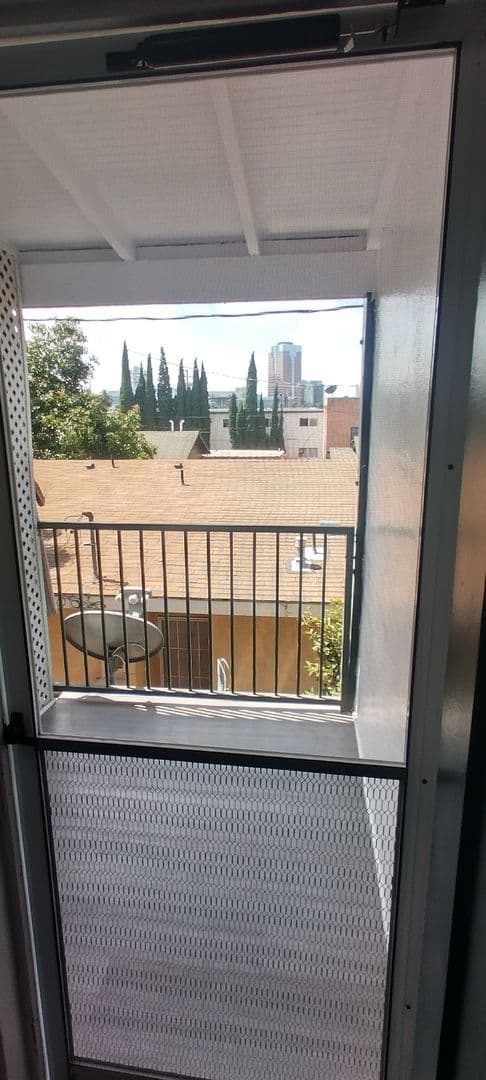 Long Beach Apartment: 632-638 W 8th St.