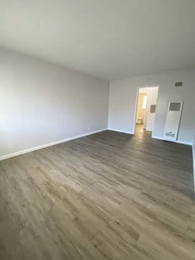 LONG BEACH Apartment: 131 BONITO AVE