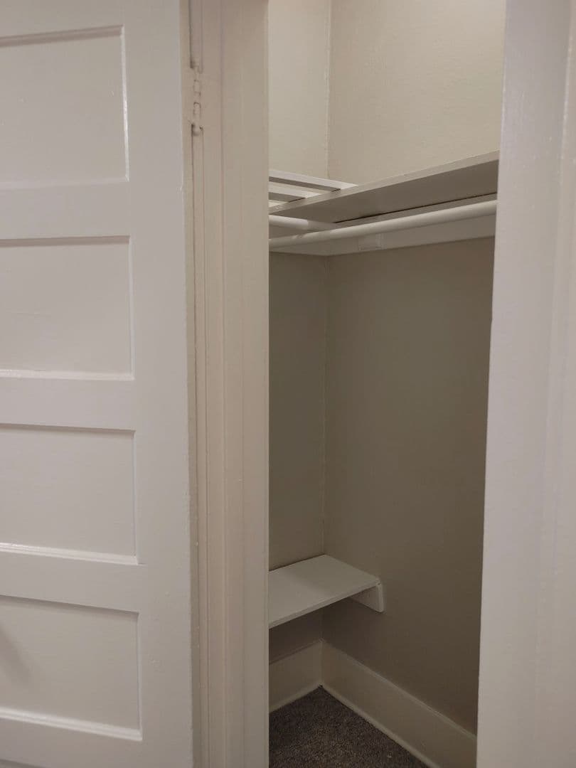 LONG BEACH Apartment: 135 W 5th ST