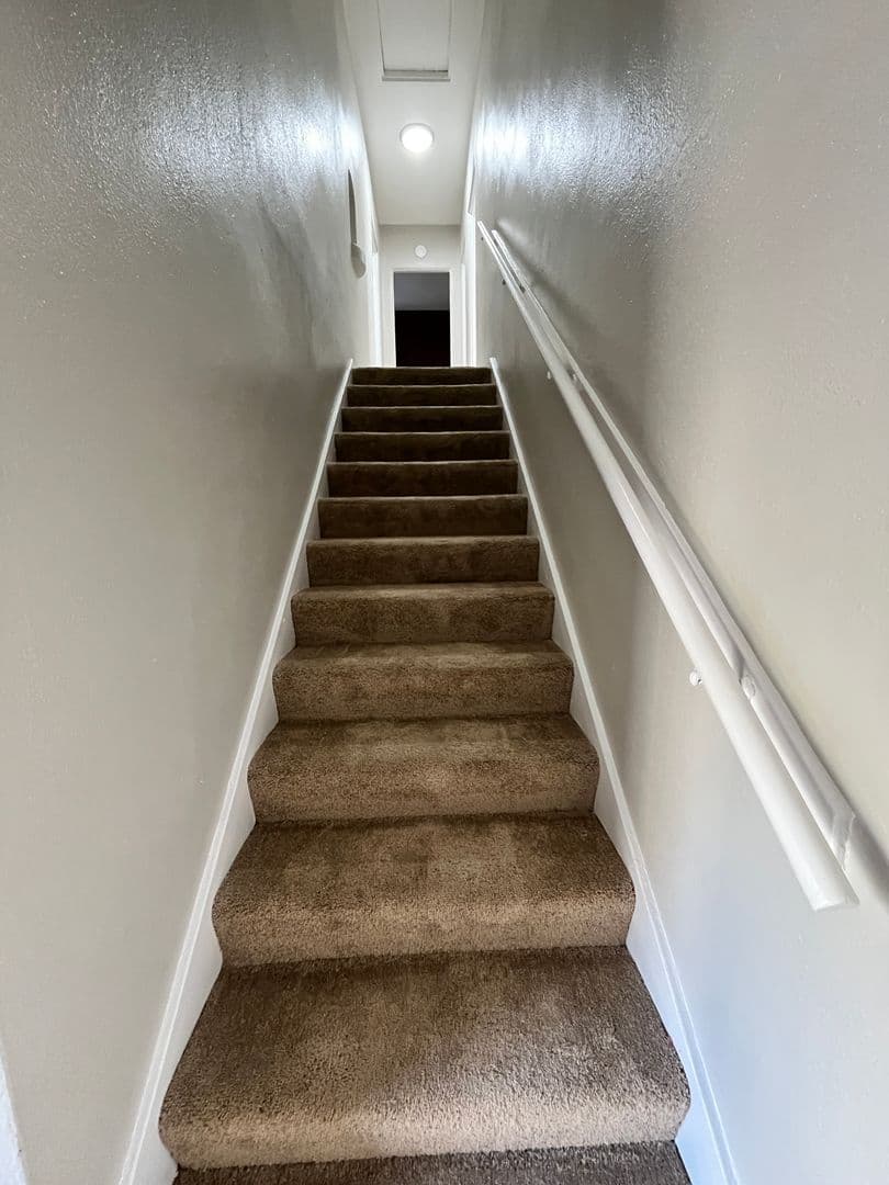 Long Beach Apartment: 2520 Cedar Ave