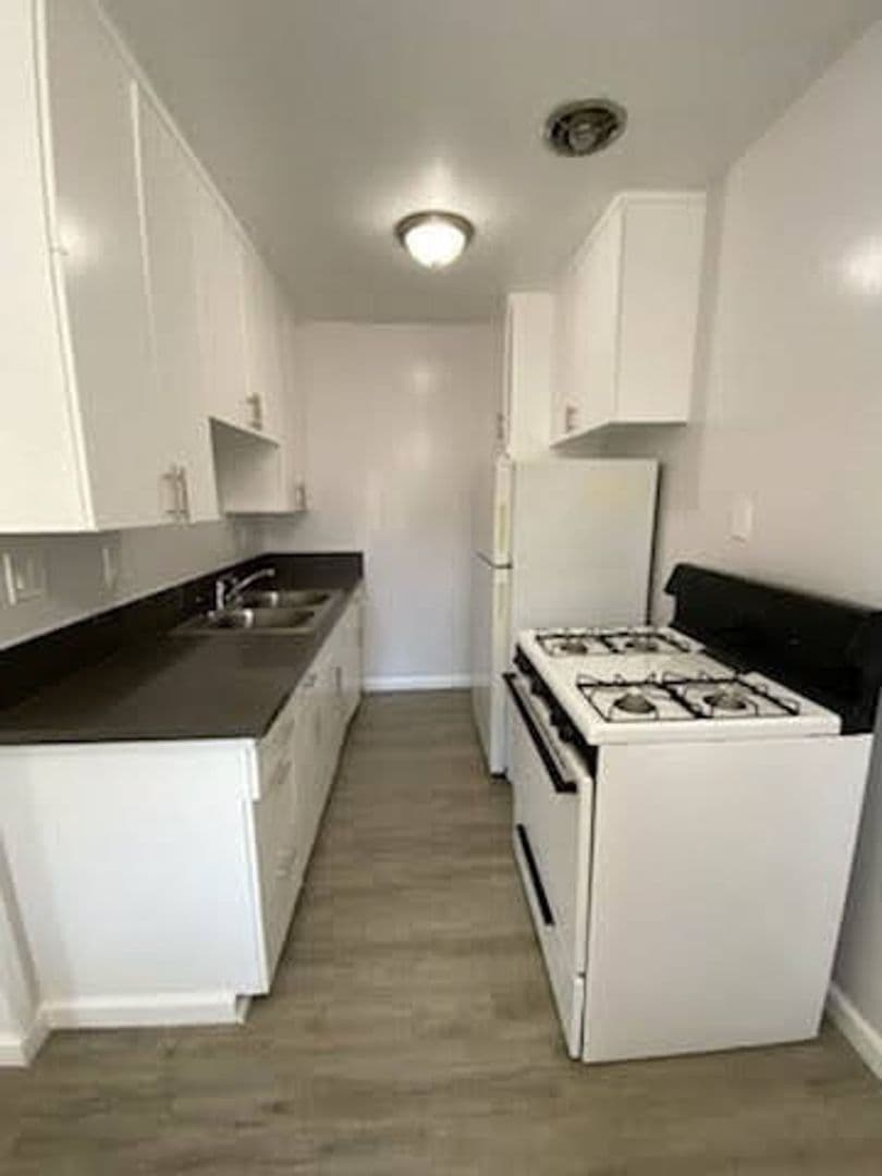 LONG BEACH Apartment: 131 BONITO AVE