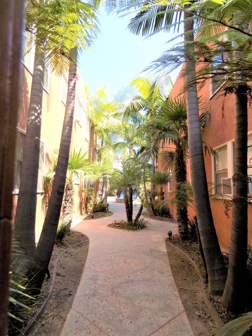 LONG BEACH Apartment: 1127-1141 E 1st ST