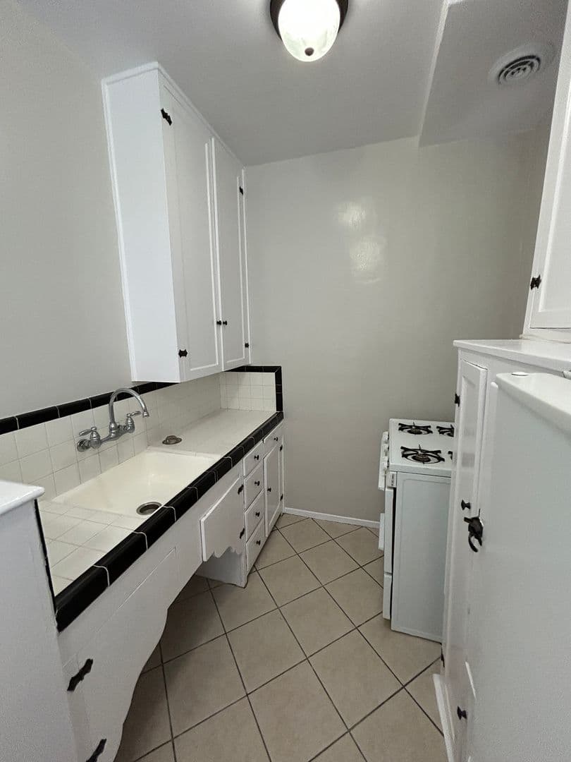 LONG BEACH Apartment: 328 ELM AVE
