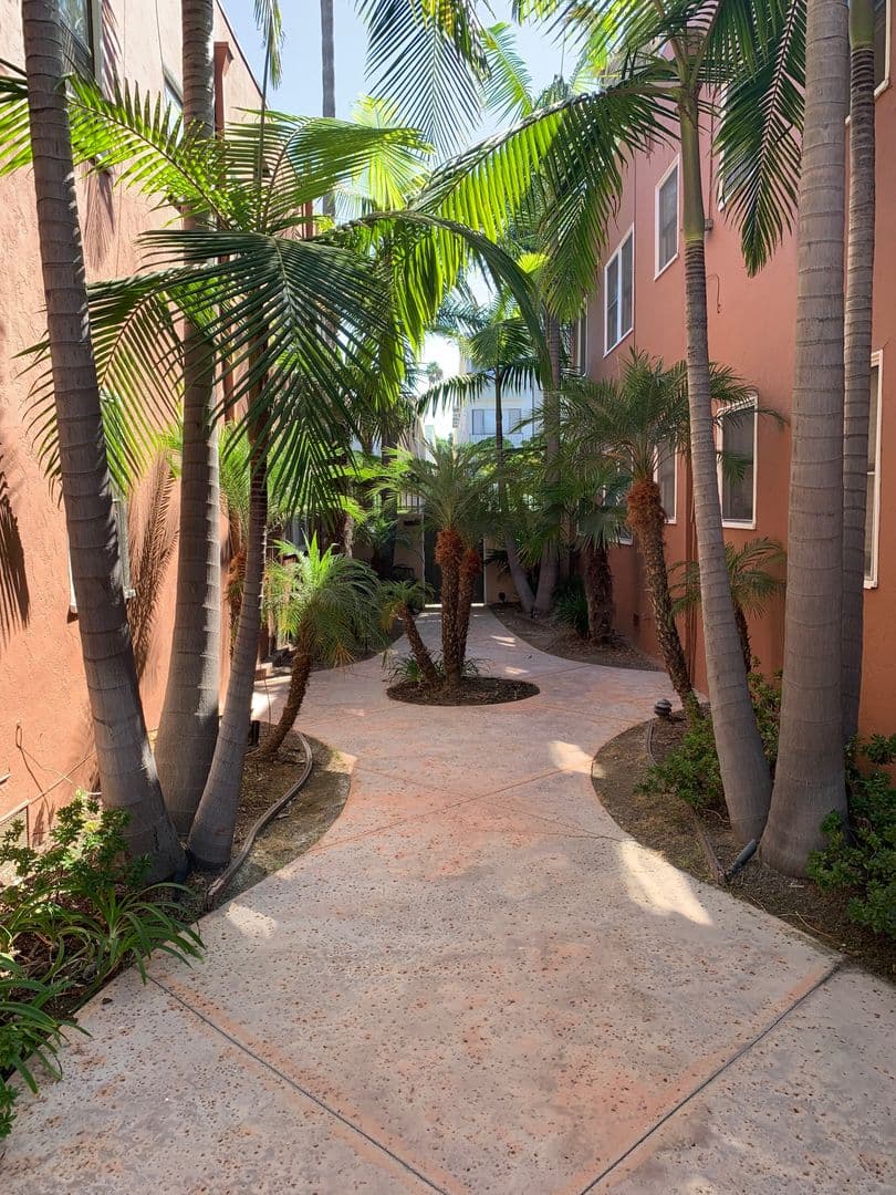 LONG BEACH Apartment: 1127-1141 E 1st ST