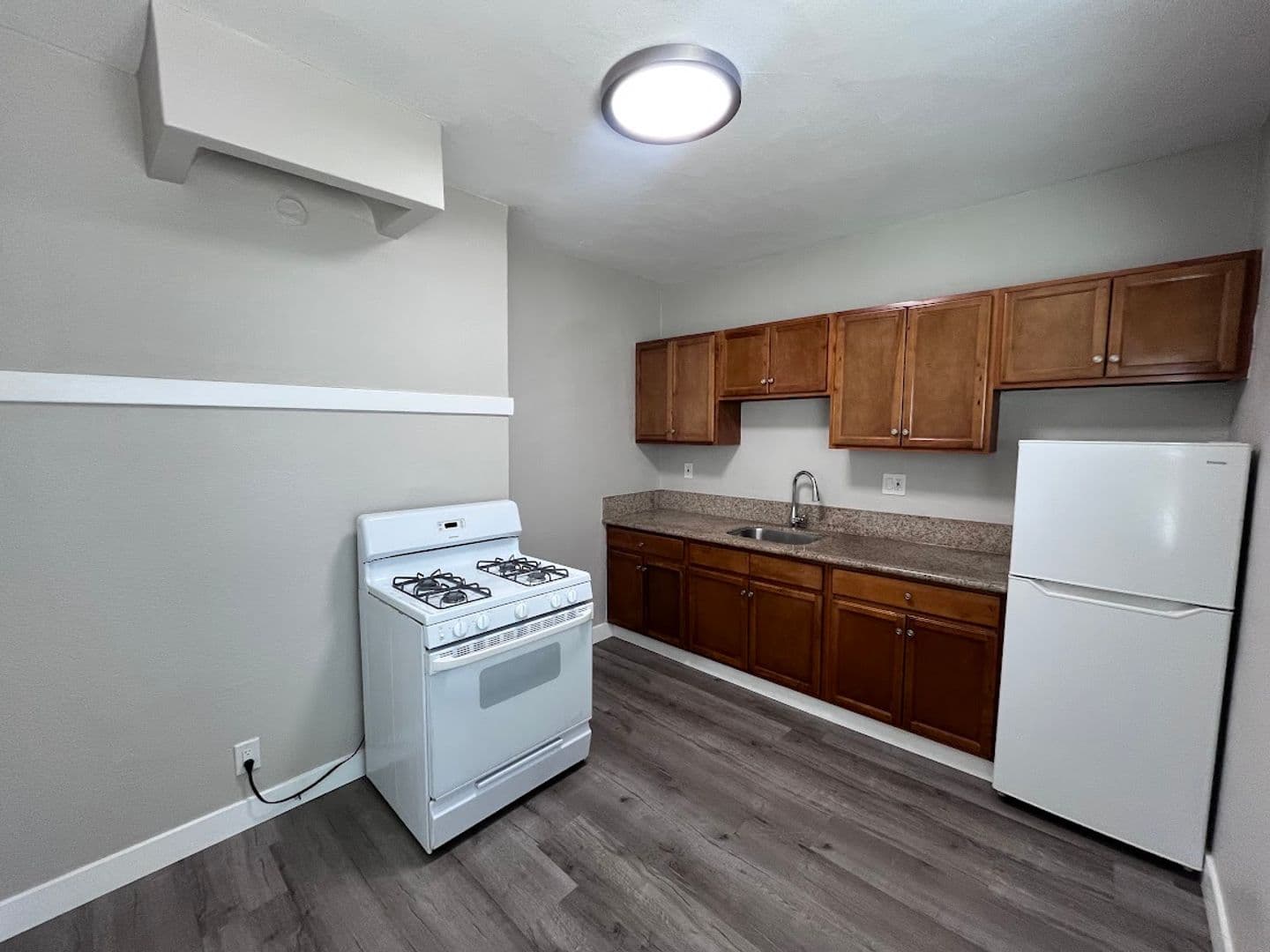 LONG BEACH Apartment: 1093 GLADYS/2830 11th ST
