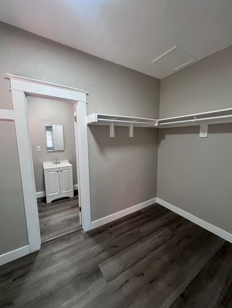 LONG BEACH Apartment: 1093 GLADYS/2830 11th ST