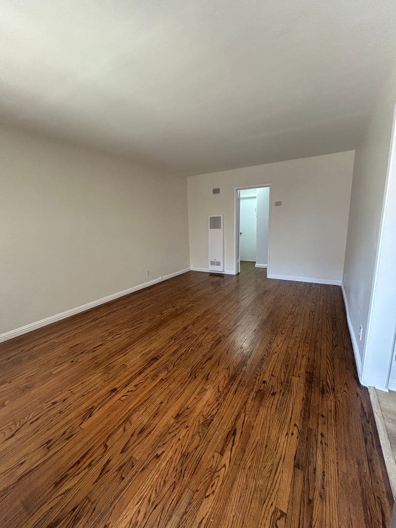 LONG BEACH Apartment: 131 BONITO AVE