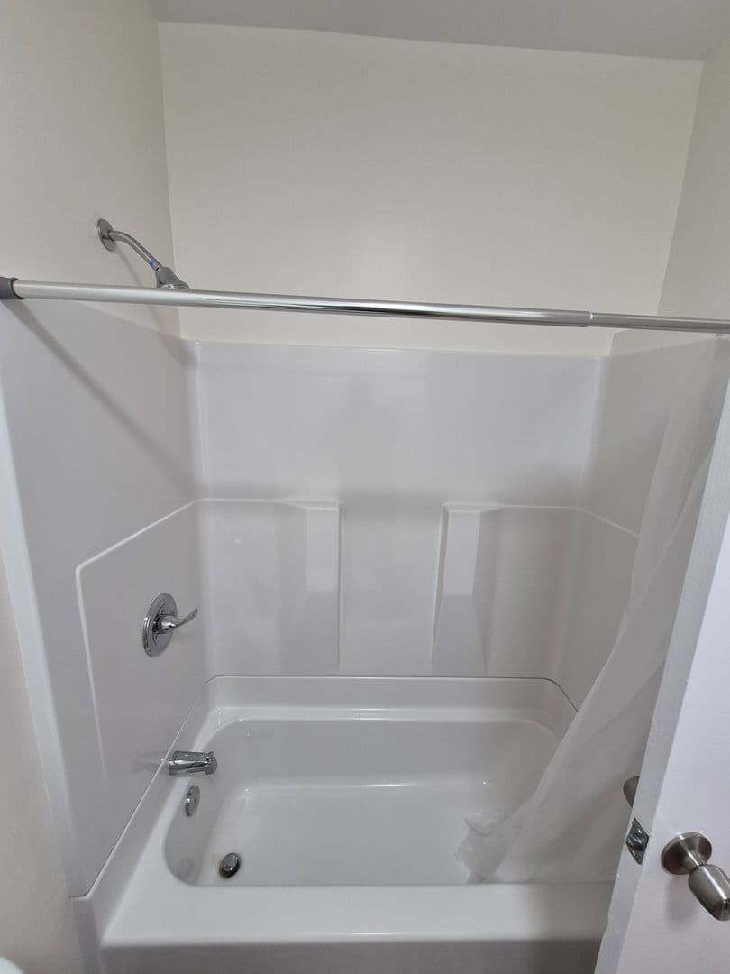 LONG BEACH Apartment: 1110-1118 E 7th ST