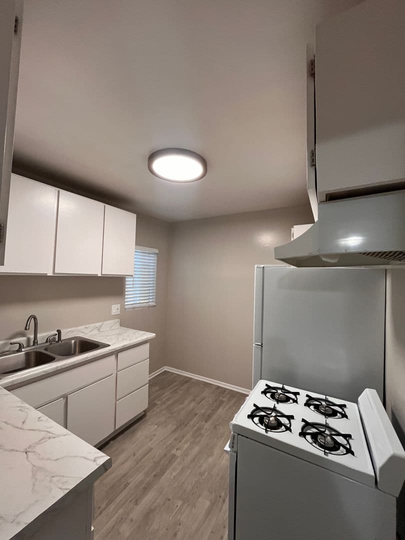 LONG BEACH Apartment: 1904-1912 E. BERMUDA ST
