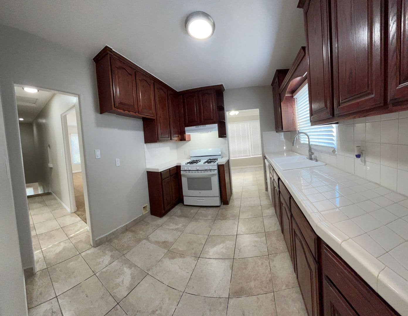 Long Beach Apartment: 2520 Cedar Ave