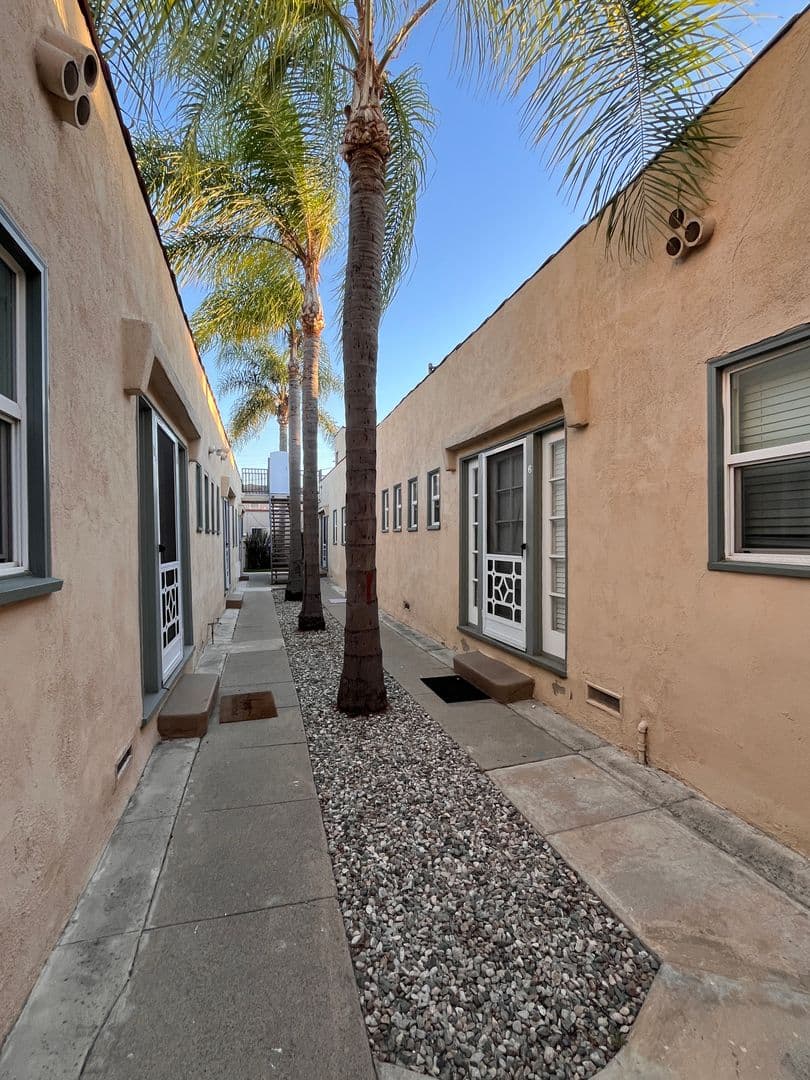 LONG BEACH Apartment: 1904-1912 E. BERMUDA ST