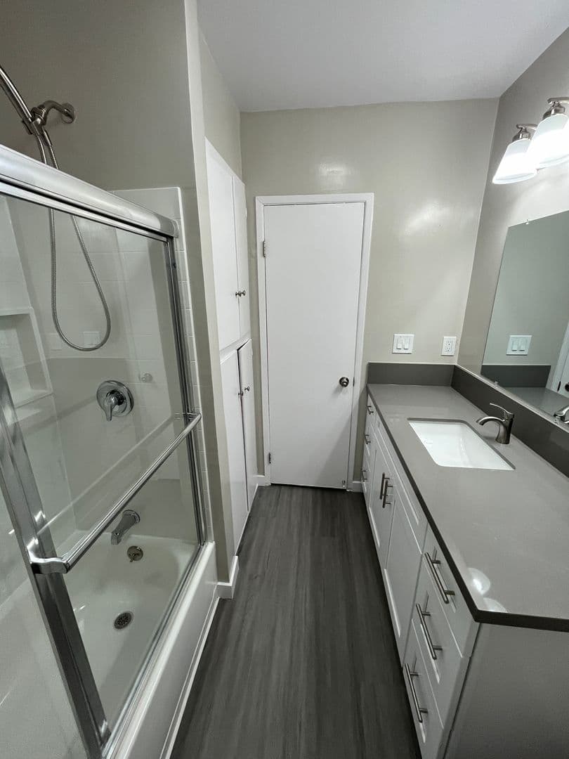 SEAL BEACH Apartment: 350 MARINA DR