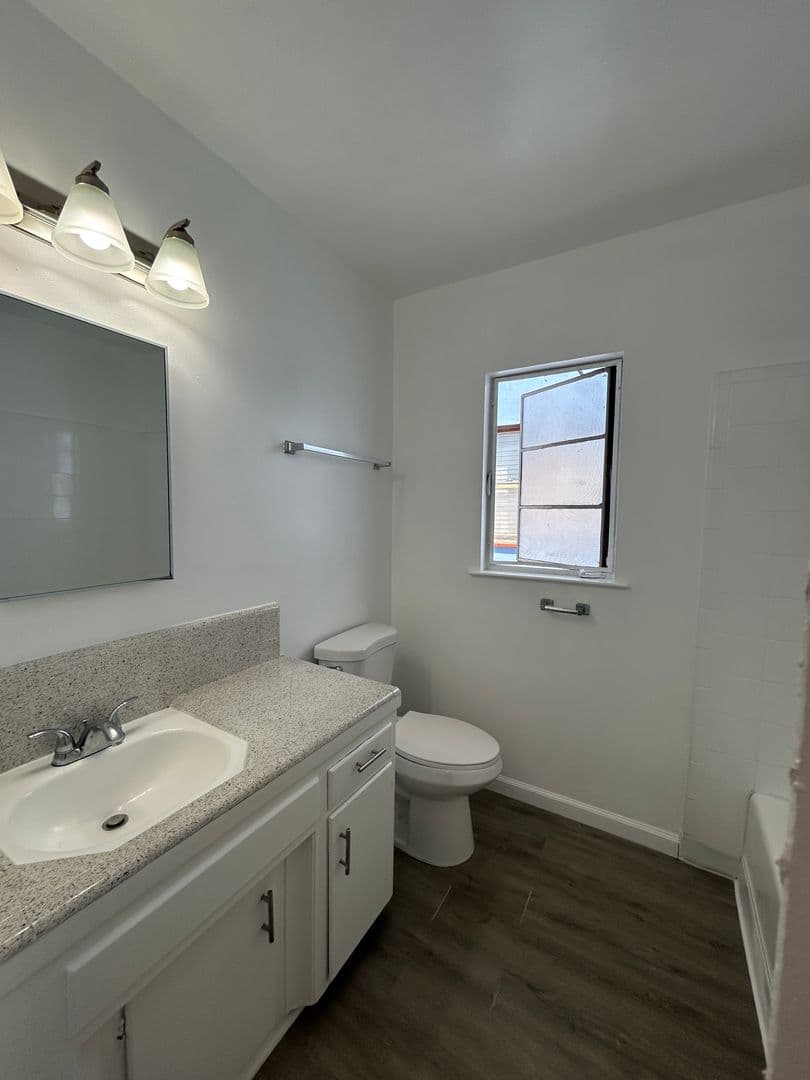 LONG BEACH Apartment: 131 BONITO AVE