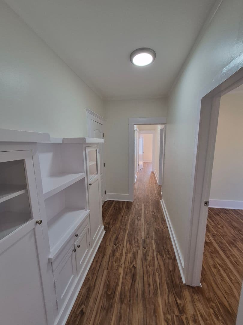 LONG BEACH Apartment: 1110-1118 E 7th ST