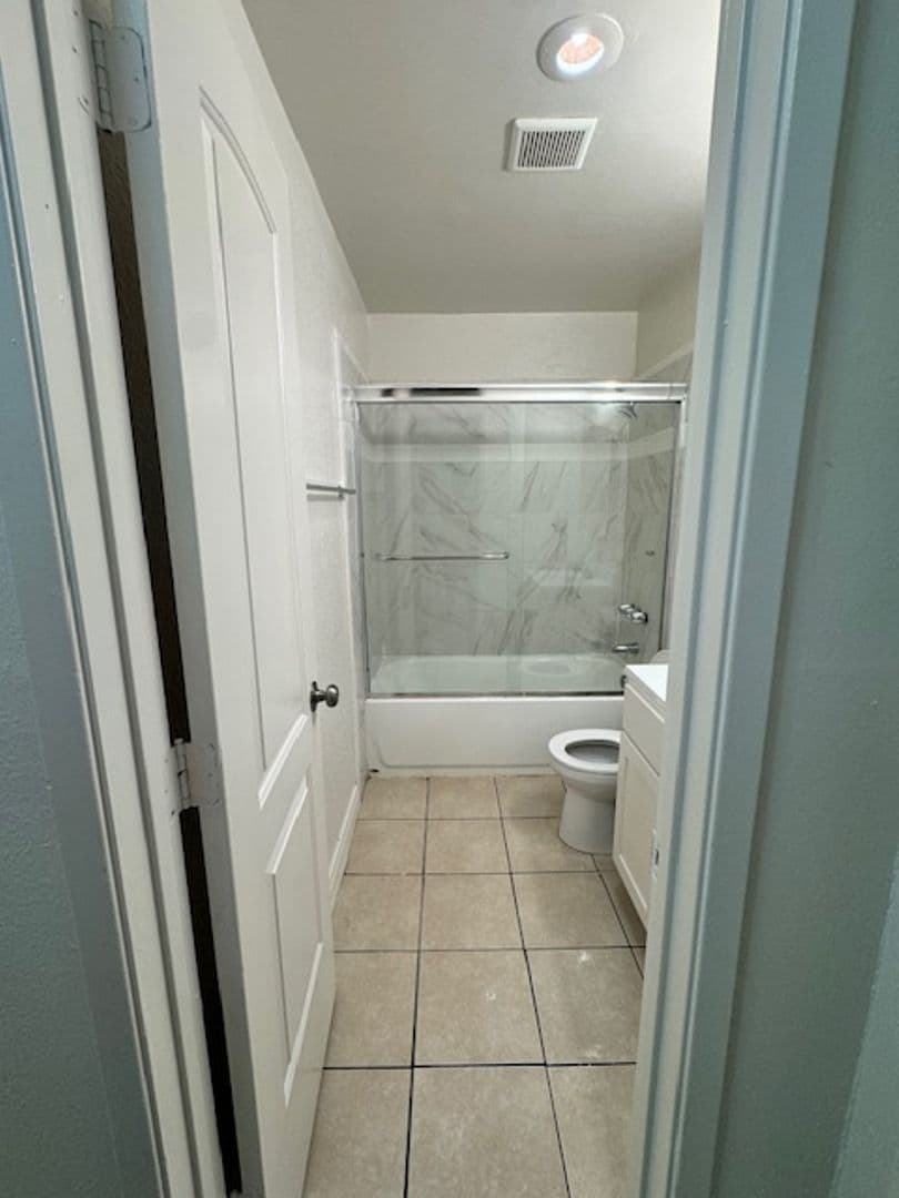 LONG BEACH Apartment: 2135 ELM AVE