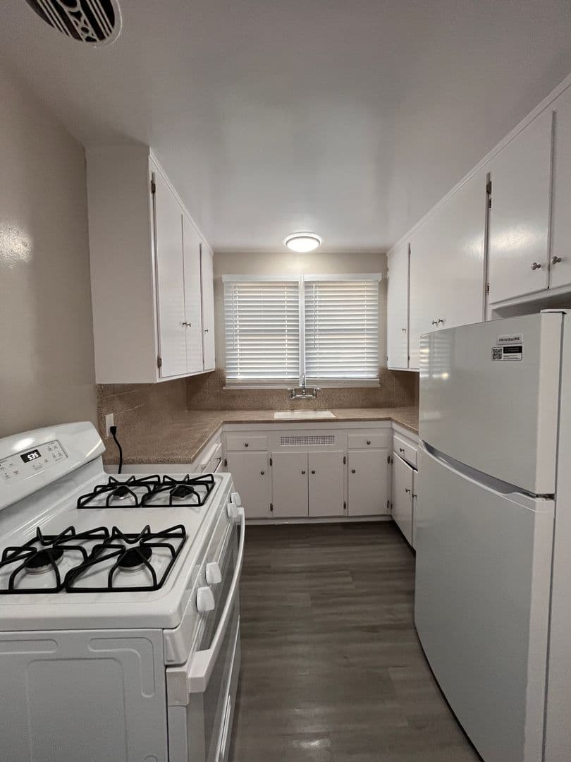 LONG BEACH Apartment: 3500-3504 E 1ST ST